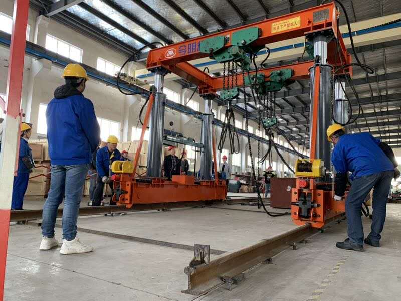 南京今明机械工程有限公司自主研发国内首台20吨气动起重机成功验收！